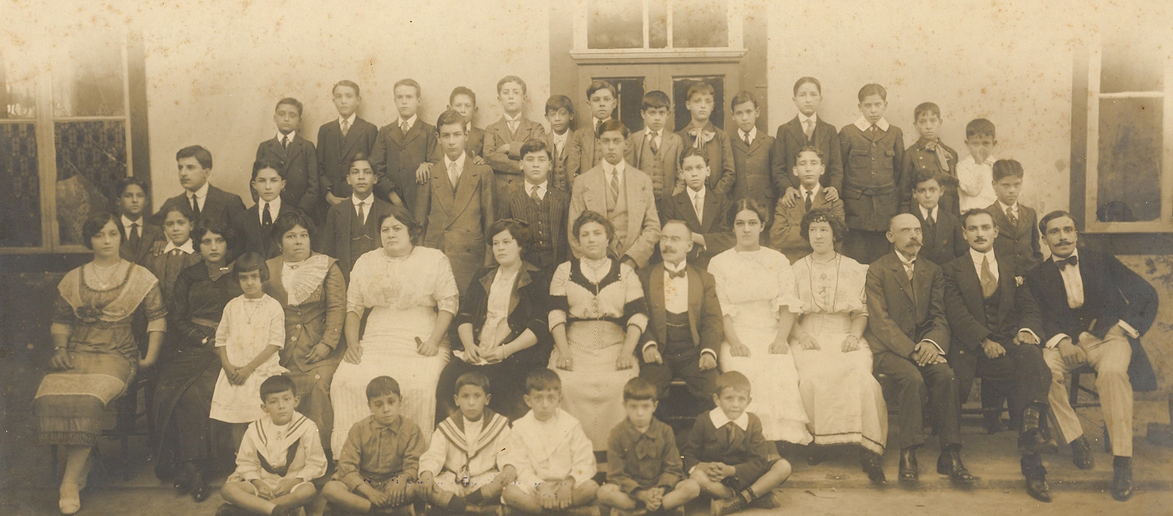 Grupo de alunos do Ginásio Luzitano C. Fernando