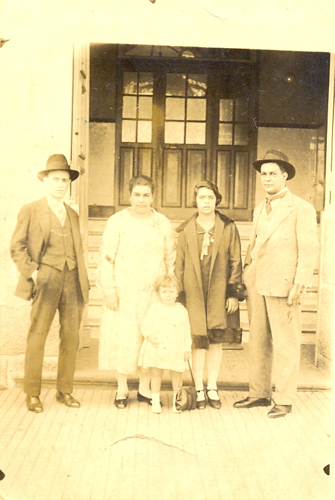 Grupo de pessoas não identificado