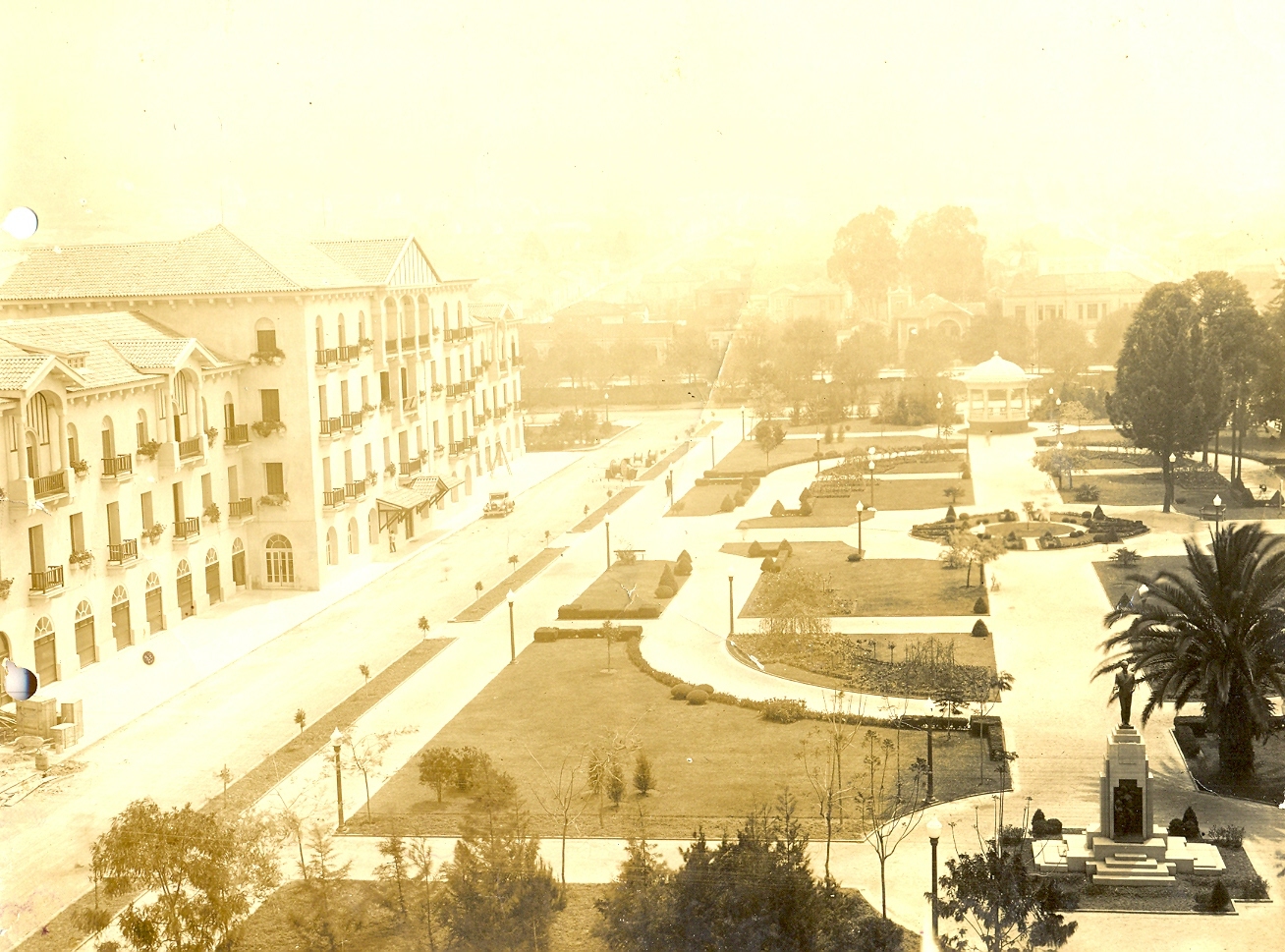 Palace Hotel e Praça Pedro Sanches