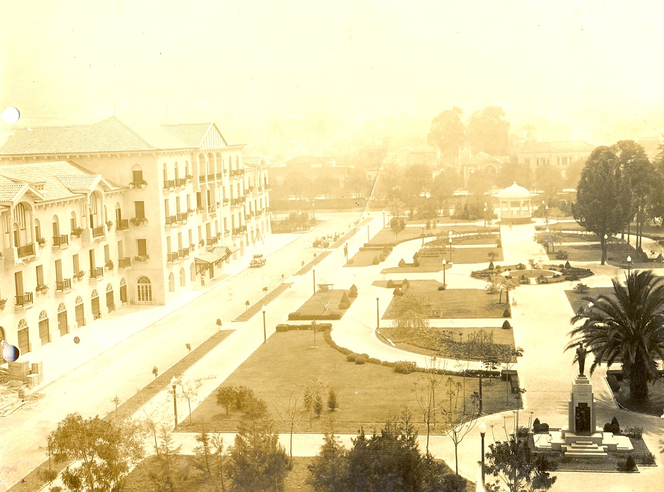 Palace Hotel e Praça Pedro Sanches