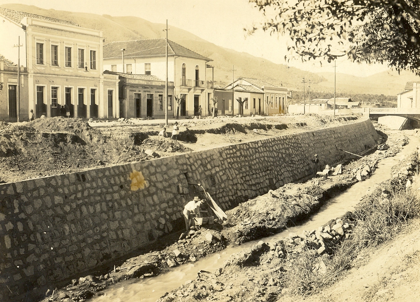 Av. Francisco Salles