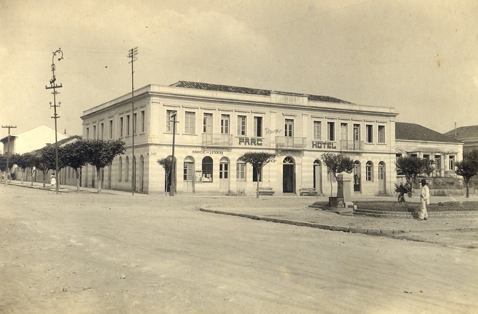 Avenida Francisco Salles com Praça Pedro Sanches